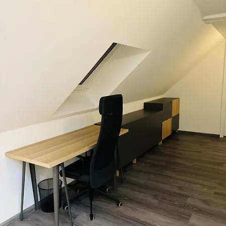 Gemuetlich & Offen - Mit Grossem Balkon - 3 Apartment