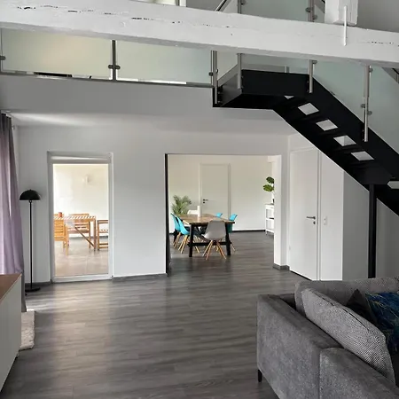 Gemuetlich & Offen - Mit Grossem Balkon - 3 Lejlighed *